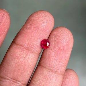 Natural Pigeon Blood Burma Round Ruby , 0.70 Carats , 5.5 x 5.5 mm ,Unheated Gemstone , Untreated Stone , Clean Ruby , Diamond Cut