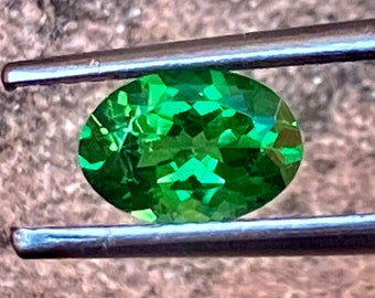 Oval Tsavorite,0.85 Carats, Natural Tsavorite ,Vivid Green ,No Treatment ,AGR Certified