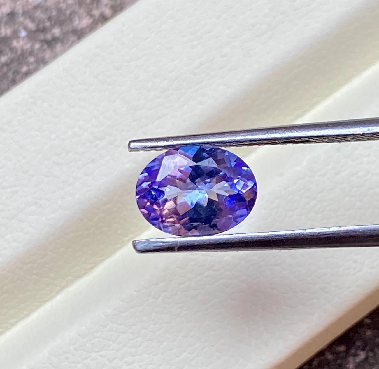 オーバルタンザナイト宝石：天然の深い青紫色の宝石（8.5x6.5 mm 