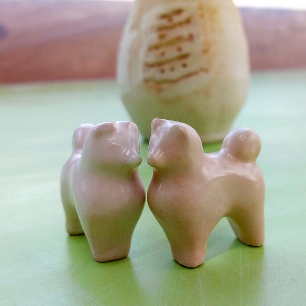 Akita Inu - miniature ceramic figurine