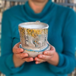 Großer Keramikbecher mit Birkenwald, Fluss und Fischer - 20 Oz