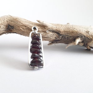 925 sterling silver pendant - red garnet chips - rectangular - silver wire - gemstones – gift