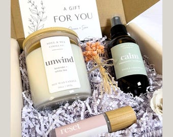 Relaxing Soy Wax Candle Gift Set: Lavender, Linen Spray & Fragrance