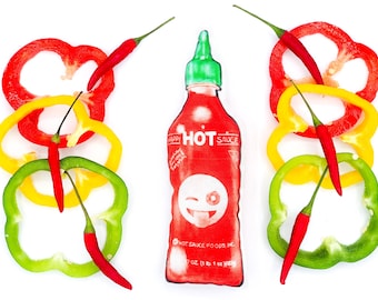 Zabawka z kocimiętką w pikantnym sosie – interaktywny prezent dla kociąt z butelką Sriracha