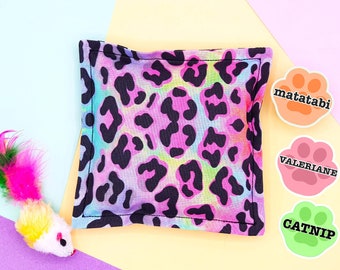 Zabawka-poduszka z kocimiętką, srebrzystą winoroślą i walerianą - Rainbow Leopard