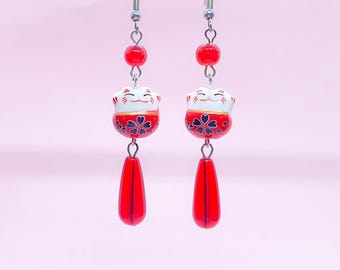 Kolczyki Lucky Cat Maneki Neko w kolorze czerwonym i białym