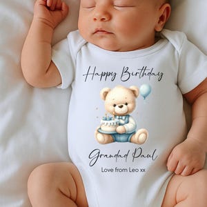 お誕生日おめでとうおじいちゃんベビーグロー、おじいちゃんの1歳の誕生日、祖父母へのプレゼント、おじいちゃんの誕生日、おじいちゃんの誕生日、スリープスーツベストボディスーツ