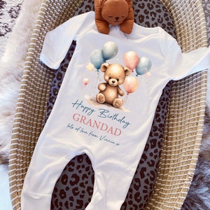 お誕生日おめでとうおじいちゃんベビーグロー、おじいちゃんの1歳の誕生日、祖父母へのプレゼント、おじいちゃんの誕生日、おじいちゃんの誕生日、スリープスーツベストボディスーツ