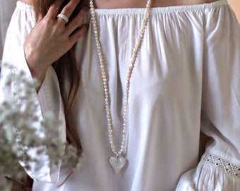 Lange Perlenkette aus echten Süßwasser-Perlen mit einem Herz aus Silber