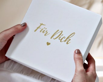 Geschenkbox "Für Dich" mit Grußkarte "Love" und Mini Bouquet Trockenblumen