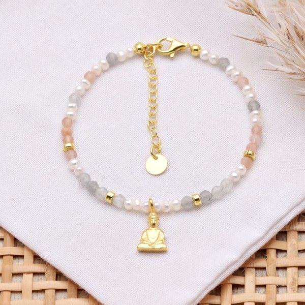 Filigranes Armband aus Mondstein und echten Perlen mit einem kleinen Buddha, Silber oder Gold plattiert