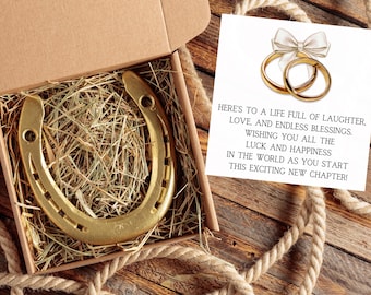 Regalo portafortuna a forma di ferro di cavallo per le nozze: un ricordo inciso per la coppia.