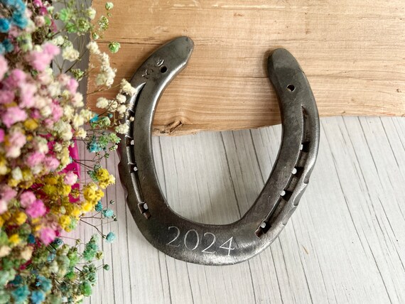 本物の幸運の蹄鉄 - カスタム刻印入りお守り - Etsy 日本