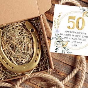 Fer à cheval porte-bonheur pour 50e anniversaire de mariage avec carte et boîte-cadeau | Souvenir de mariage doré personnalisé | Cadeau pour les parents et les grands-parents
