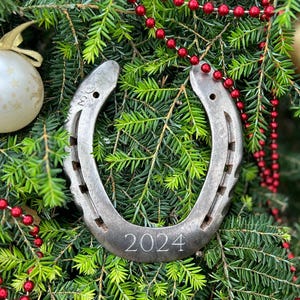 Prezent na Boże Narodzenie w kształcie szczęśliwej podkowy | Spersonalizowany amulet na szczęście | Prezenty dla pracowników na święta | Prezenty dla klientów biznesowych | Dekoracje świąteczne na rok 2025