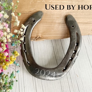 Herradura de boda tradicional: símbolo de buena suerte y amor eterno / Recuerdo con grabado personalizado / Herradura de la suerte auténtica usada por un caballo