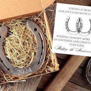 Regalo para el 5.º aniversario de bodas: Herradura de la suerte con tarjeta romántica. Regalo de hierro para pareja. Celebración de 5 años de matrimonio.
