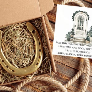 Cadeau unique de pendaison de crémaillère - Fer à cheval porte-bonheur personnalisé avec carte porte-bonheur | Décoration d'intérieur personnalisée | Cadeau unique pour couple ou famille