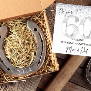 Regalo per l'anniversario di diamante per mamma e papà: ferro di cavallo personalizzato per il 60° anniversario di matrimonio / ricordo unico con biglietto / portafortuna inciso personalizzato