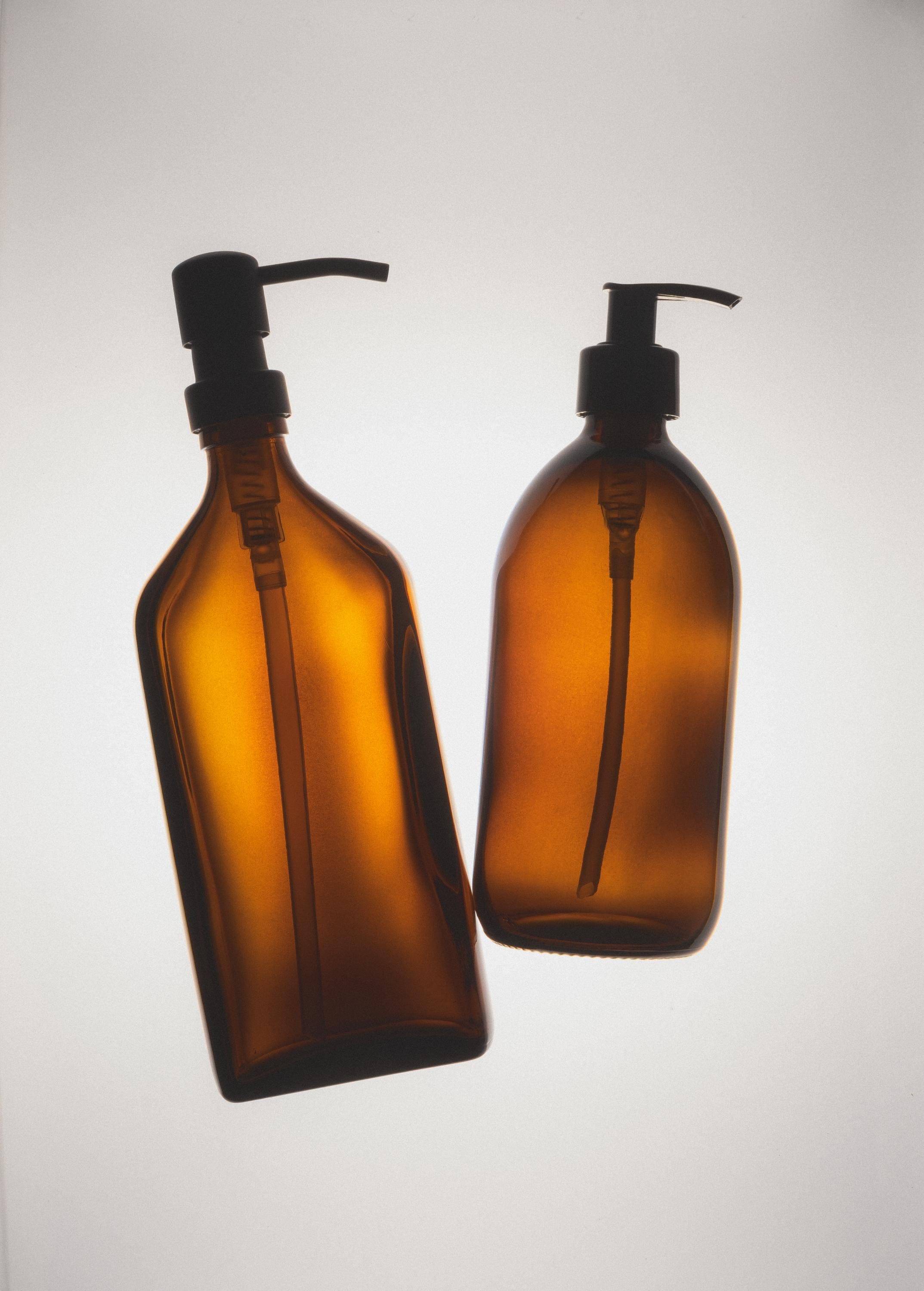GMISUN Zeepdispenser bruin, 350 ml vloeibare zeepdispenser van bruin glas, moderne pompdispenser glas voor badkamer, vol pompflesje met kunststof pomp, zeepdispenser