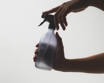 Sprühflasche aus mattiertem Grauglas: Recycled Plant Mister, Reinigungslösung sicher