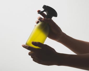Grüne Milchglas-Sprühflasche: Wiederverwendbarer Pflanzennebel
