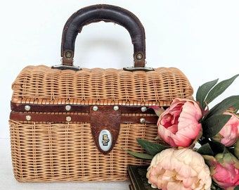 Vintage Wicker Basket Handbag Handmade Purse with Leather handle