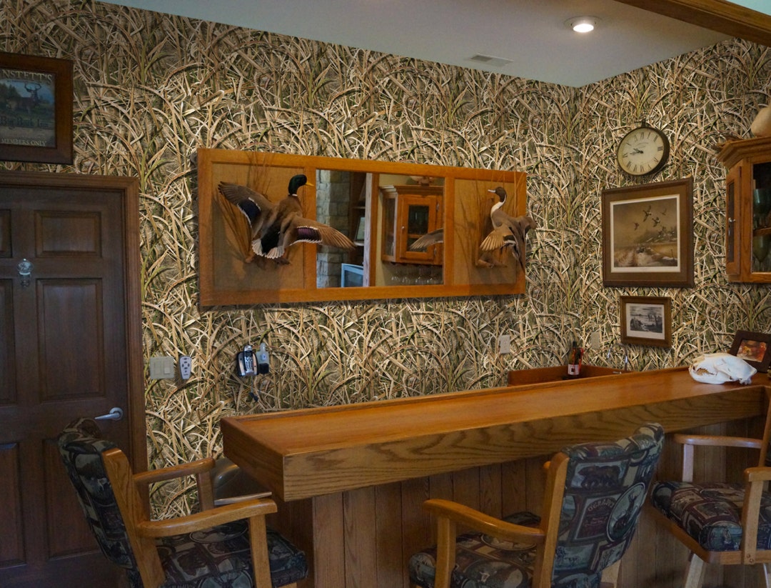 Peel and Stick Camo Vinyl Wallpaper in Mossy Oak Shadow Grass Blades