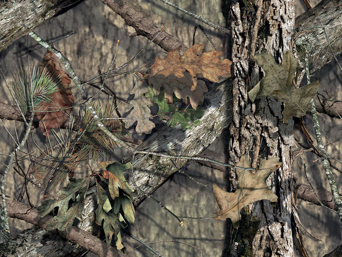 Peel and Stick Camo Vinyl Wallpaper in Mossy Oak Breakup Country Camo