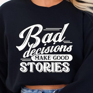 Malas decisiones crean buenas historias Archivos SVG, Archivos SVG divertidos, Archivos SVG de camisetas divertidas, Citas divertidas SVG, Dichos divertidos SVG, Archivos SVG sarcásticos