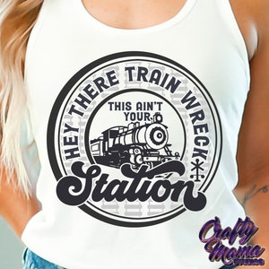 Hola, tren descarrilado, esta no es tu estación, SVG, SVG sarcástico, SVG divertido, descargas digitales, archivos SVG para Cricut, SVG de Cricut, archivo PNG