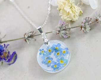 Pendant "forget-me-not" white Background