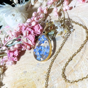 Pendant &quot;forget-me-not&quot; drops, expressive resin jewelry Gold necklace chain