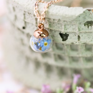 True forget-me-not flowers in glass ball Roségold