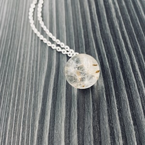 Naszyjnik &quot;Dandelion&quot; z zawieszką w kształcie kuli, srebrną żywicą