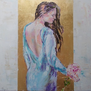 Femme peinture à l'huile sur toile, peinture au couteau, peinture au couteau, blanc et or, femme tenant une rose, art du dos de femme, portrait de femme