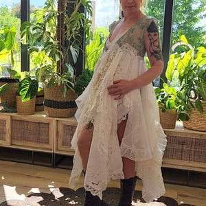 Kimono boho z wyjątkowych starych francuskich tkanin, koronki i makramy z recyklingu, festiwalowa marynarka Hippie Gypsy, w stylu Steviego Nicksa.