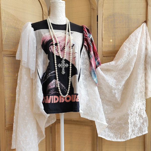 Bohemian poncho in recycled vintage fabrics, Upcycled David Bowie rock concert T-shirt, Hippie Gypsy Festival clothing.