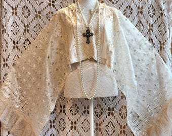 Bohemian poncho in recycled fabrics, old Calais lace and embroidered organza, Stevie Nicks style oversized top, Festival clothing.