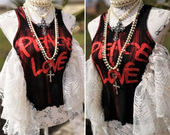 Bohemian rock top in vintage recycled lace and 80s Peace and Love glitter T-shirt, Stevie Nicks style, Rock concert and festival clothing.