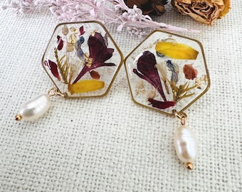 Pendientes florales de resina hechos a mano: flores secas naturales, ganchos chapados en oro, regalo de Navidad para ella