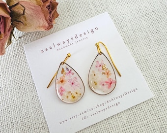 Pendientes colgantes de resina con flores naturales, joyería botánica inspirada en la naturaleza, ganchos de latón y acero inoxidable.