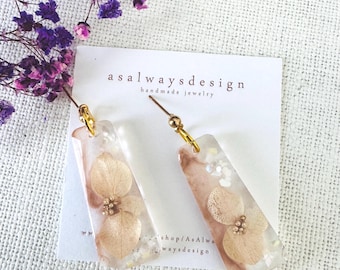 Pendientes colgantes de resina con flores naturales, joyería botánica inspirada en la naturaleza, latón y acero inoxidable.