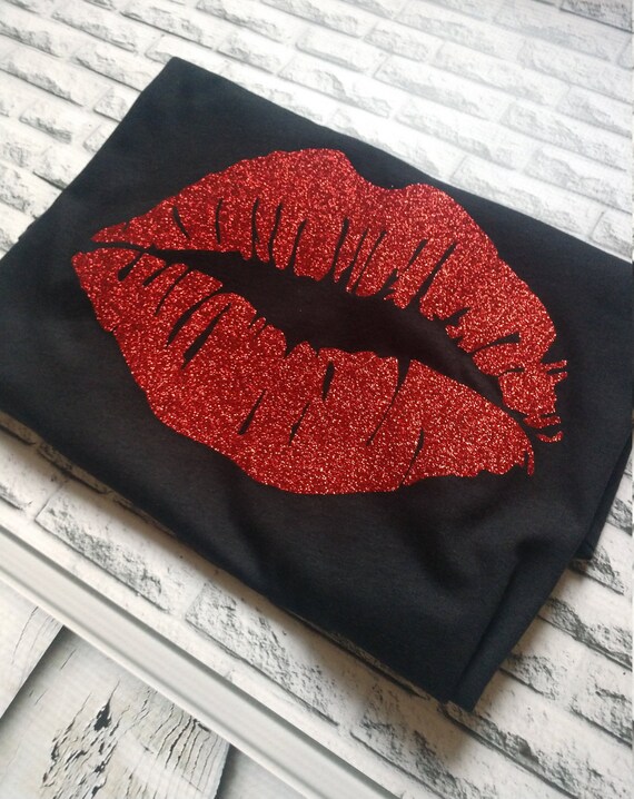 black shirt with red lips