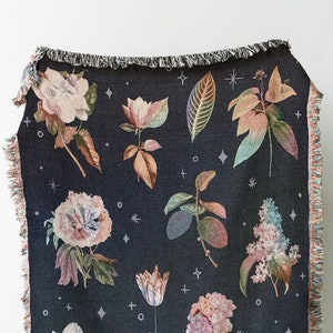 Dark Floral Boho Blanket: Woven Cotton Throw for Sofa, Pretty Vintage Style Home Decor, Flower Bedding, Cottagecore Academia Aesthetic