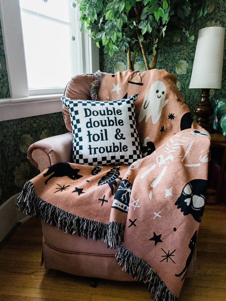 Halloween Woven Blanket: Cute Kawaii Ghost, Goth Occult Creepy Decor, Witch Decor, Colorful Maximalist, Whimsical Unique Bedding afbeelding 4