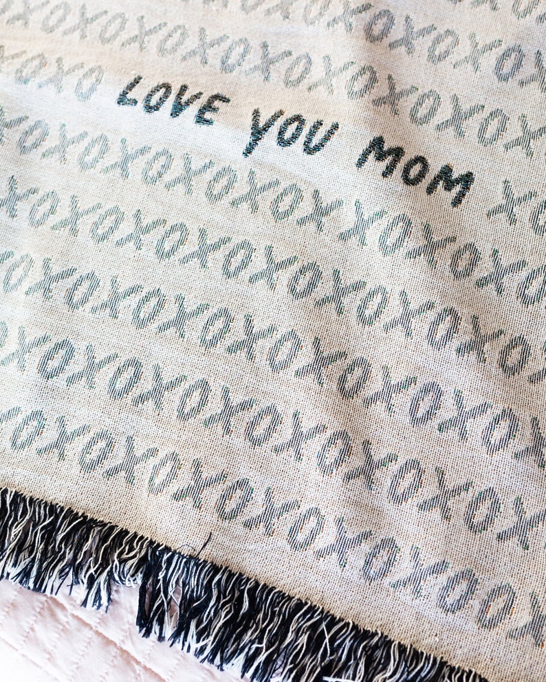 XOXO Personalized Blanket Gift: Custom Name Woven Cotton Throw, Christmas Gift for Mom, Dad, Grandparents, Husband or Wife image 2