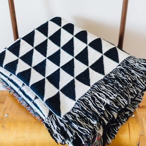 Geometric Blanket: Color Block Woven Throw, Black and White Triangle Pattern, Modern Minimalist Chic, Stylish Bed, Contemporary Home Decor