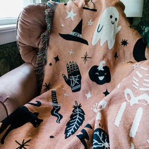 Halloween Woven Blanket: Cute Kawaii Ghost, Goth Occult Creepy Decor, Witch Decor, Colorful Maximalist, Whimsical Unique Bedding afbeelding 2