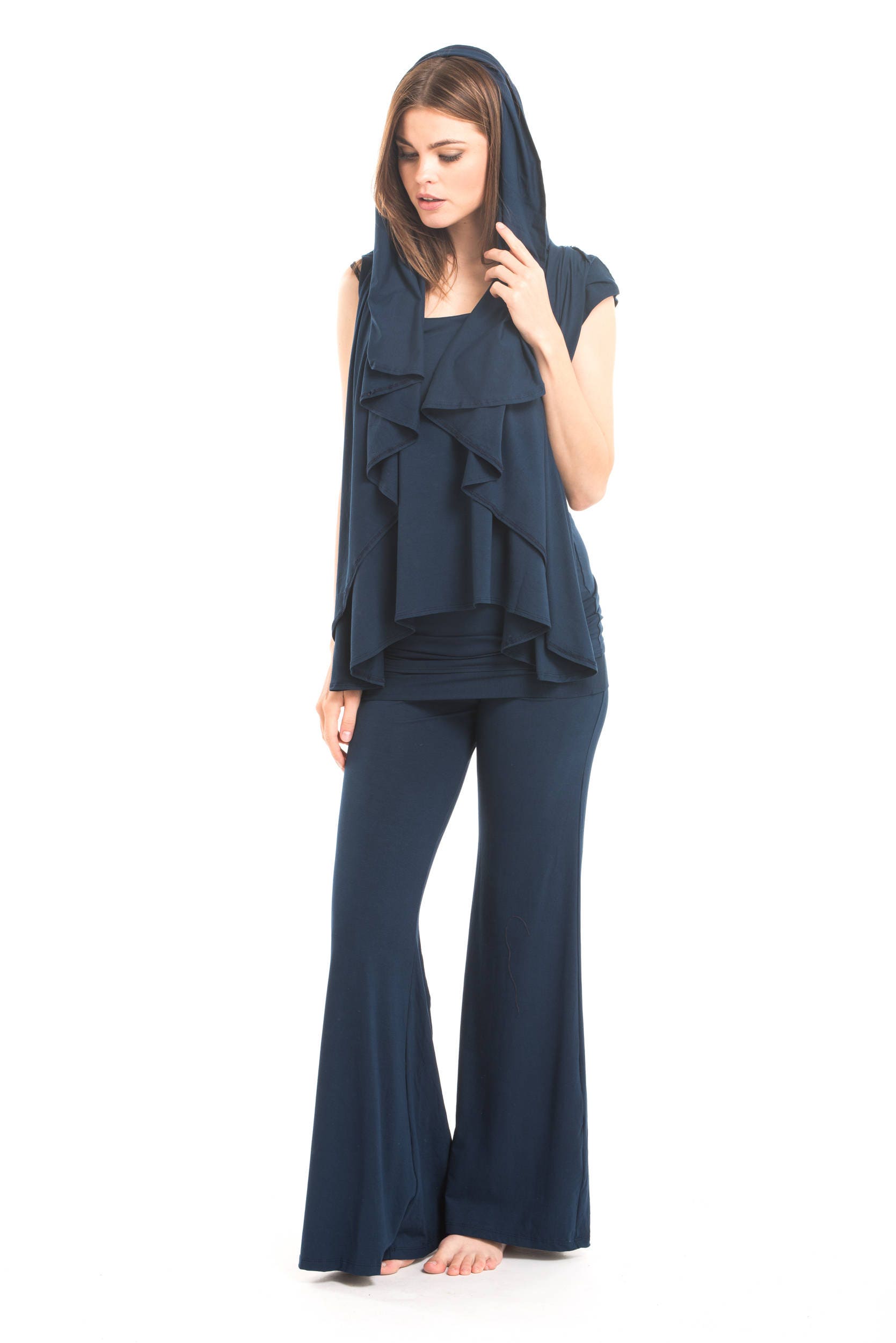 how to wear flare navy yoga pants